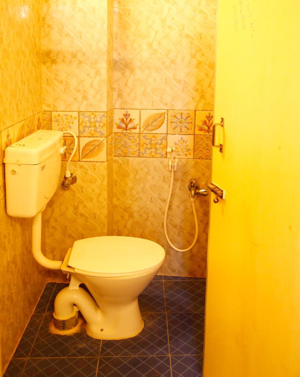 Swapnanivas A/C dormitory Tirupati Exterior foto